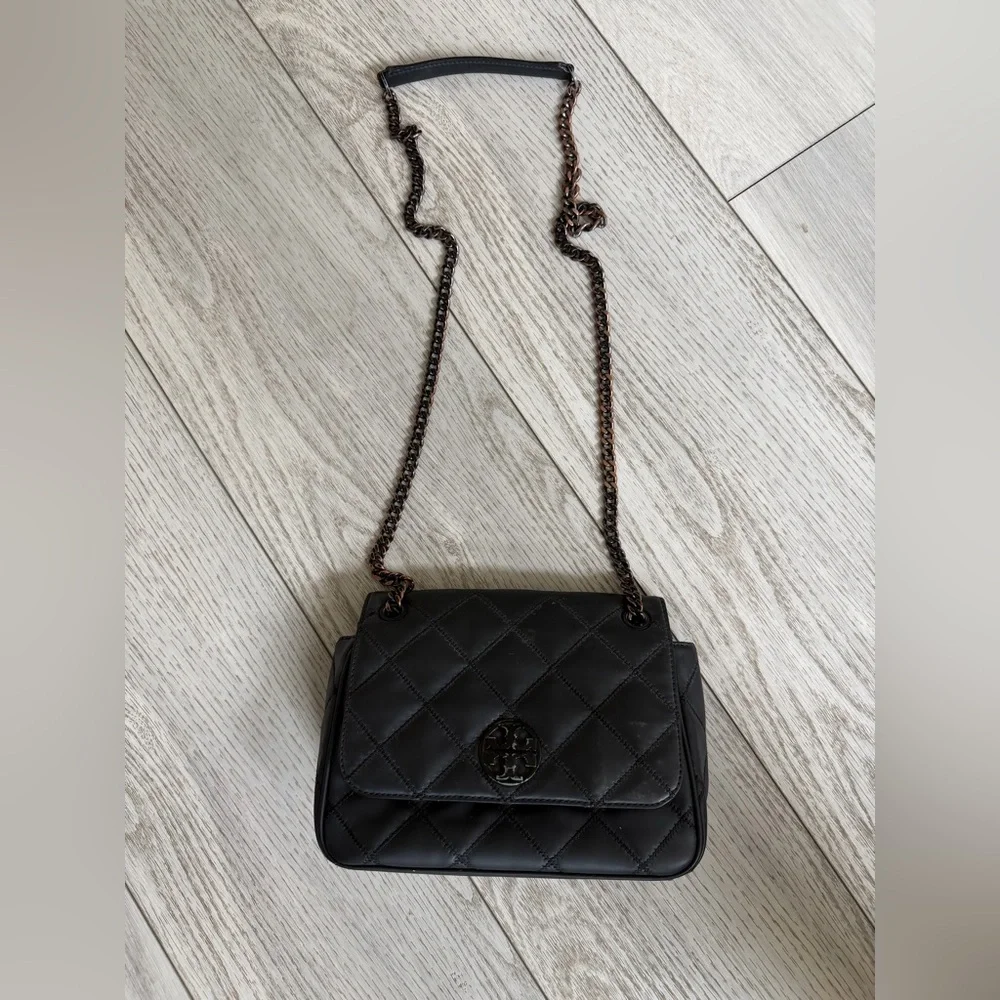 Tory Burch Willa Quilted Leather Shoulder Bag in Black with Chain Strap